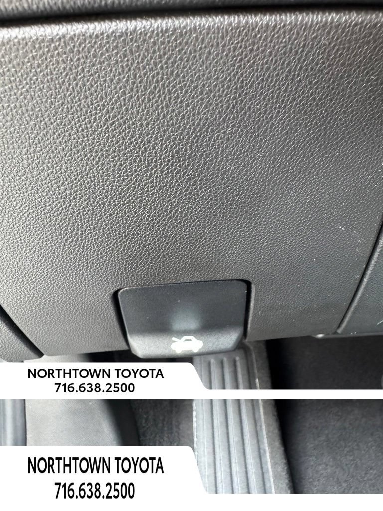 Used 2019 Buick LaCrosse Essence w/ Sun and Shade Package AWD/4WD image 29