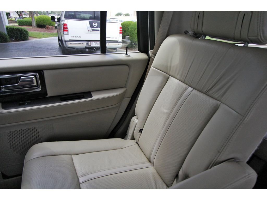 Used 2015 Lincoln Navigator 2WD image 10