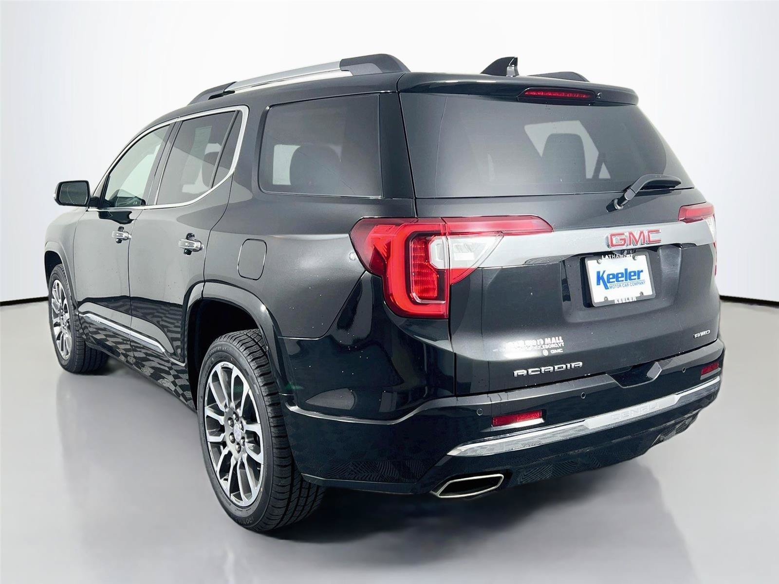 Used 2021 GMC Acadia Denali w/ Denali Ultimate Package AWD/4WD image 3