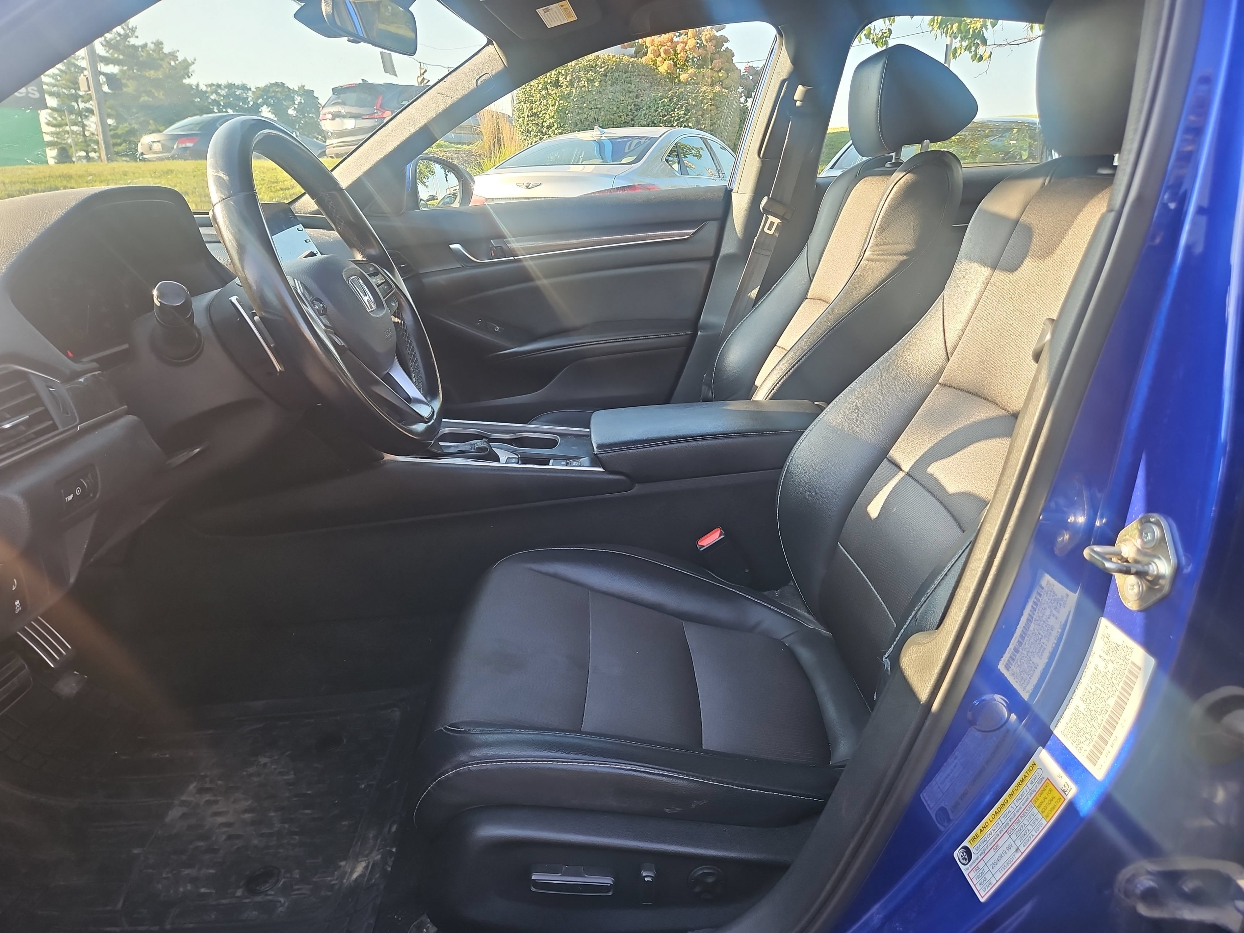 Used 2018 Honda Accord Sport image 3