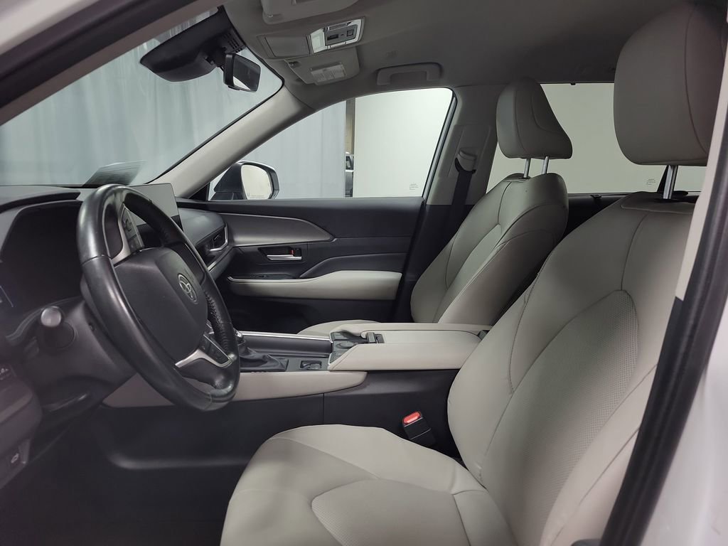 Used 2024 Toyota Grand Highlander AWD image 12