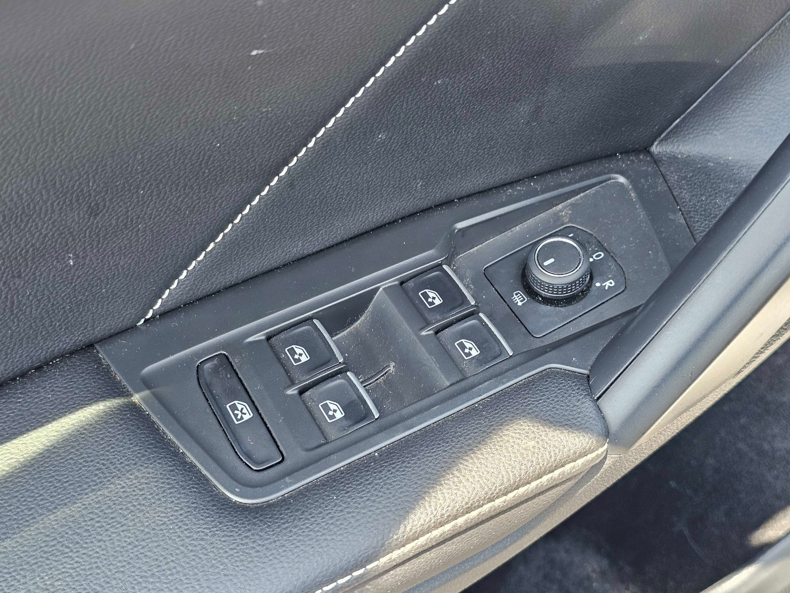 Used 2024 Volkswagen Tiguan SE R-Line AWD/4WD image 14