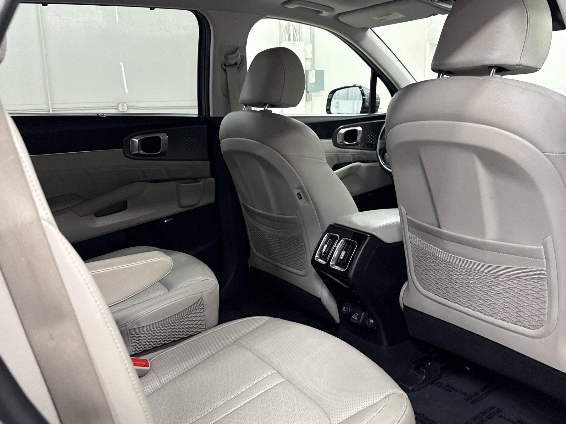 Used 2023 Kia Sorento SX Prestige image 29