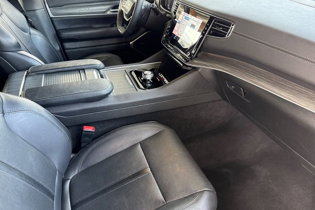 Used 2024 Jeep Wagoneer Series II w/ Flexible Seating Group image 25