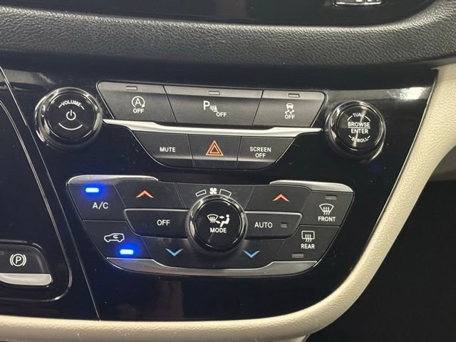 Used 2020 Chrysler Pacifica Touring-L FWD image 29
