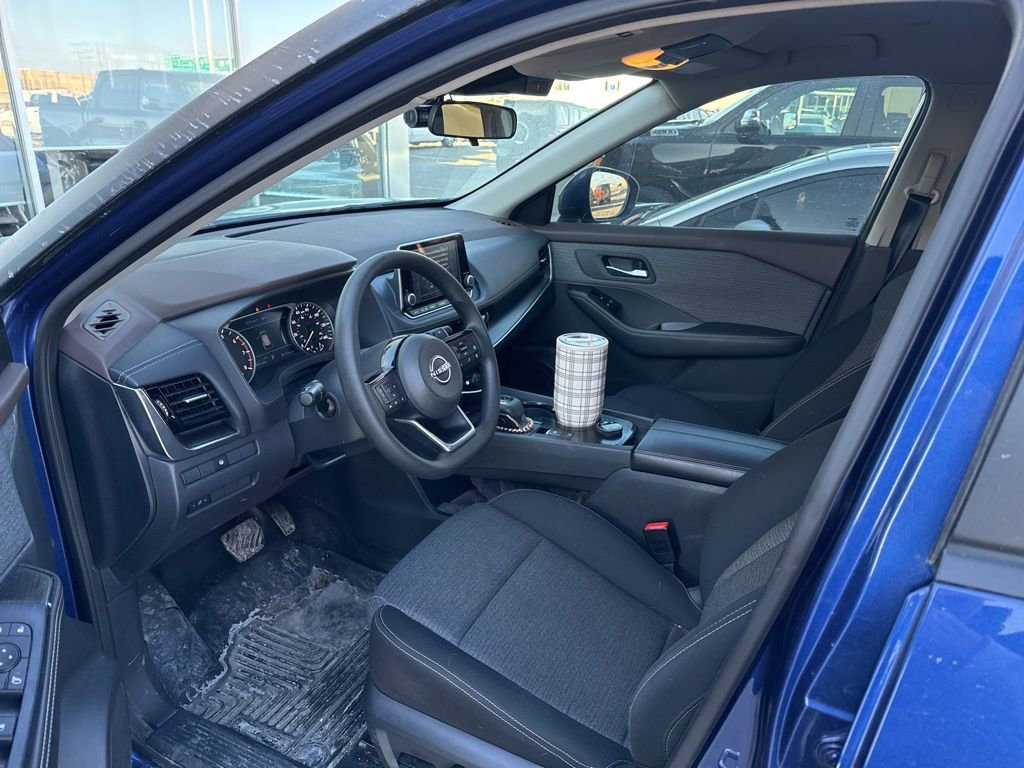 Used 2022 Nissan Rogue SV image 5