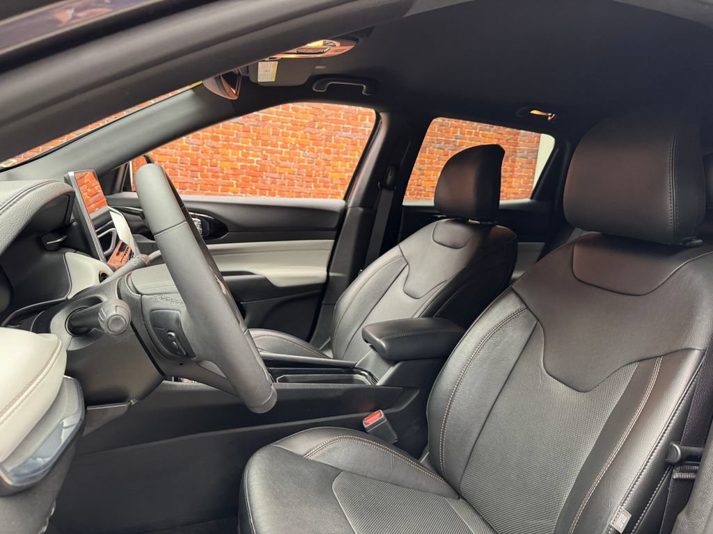 Used 2023 Jeep Compass Limited AWD/4WD image 23