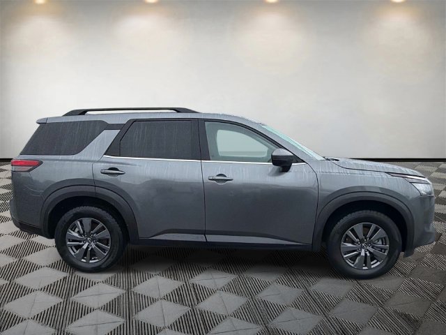 Used 2024 Nissan Pathfinder SV FWD image 4