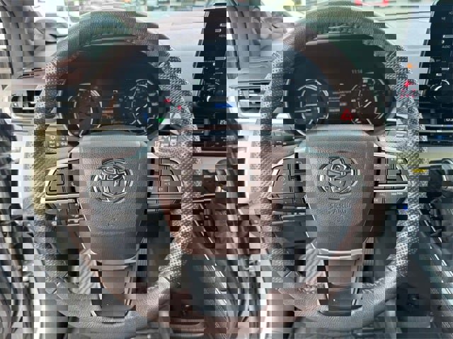 Used 2023 Toyota Sienna Platinum image 19