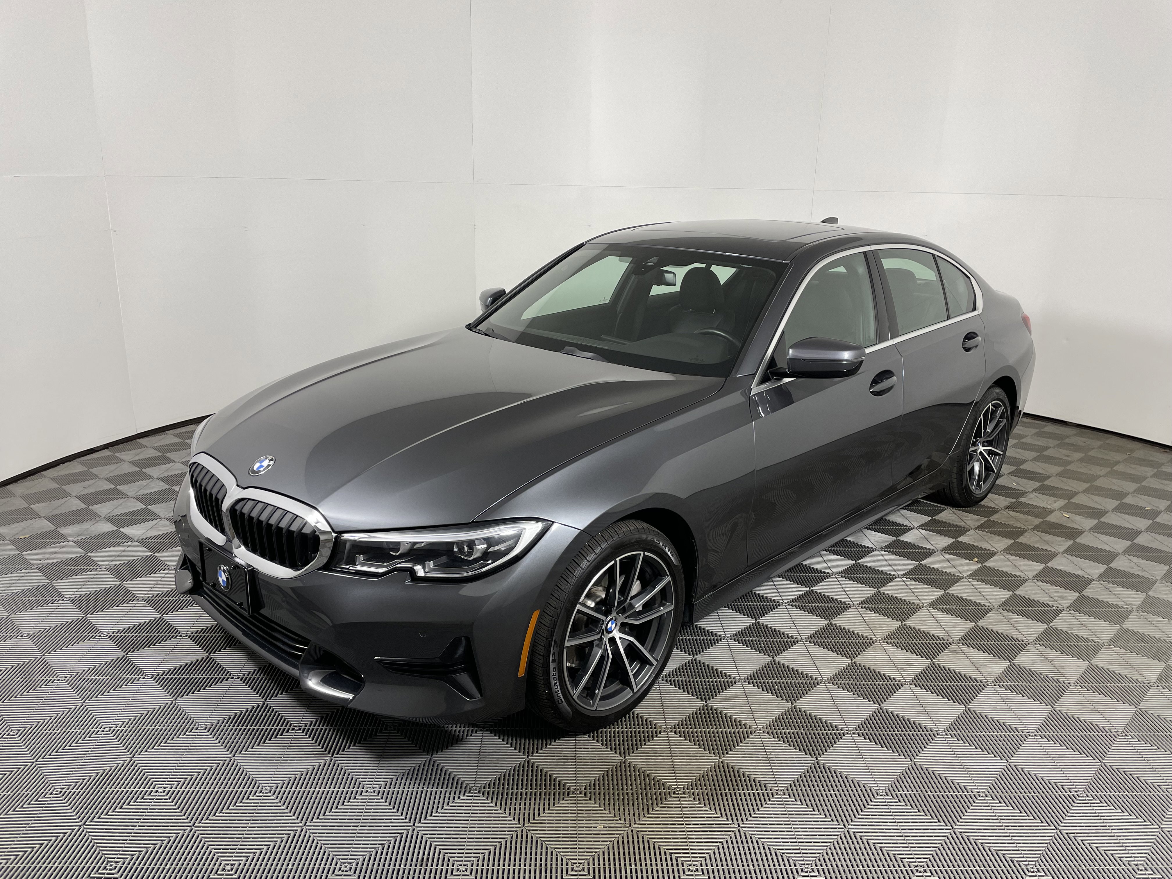Used 2022 BMW 330i xDrive Sedan w/ Driving Assistance Package image 9