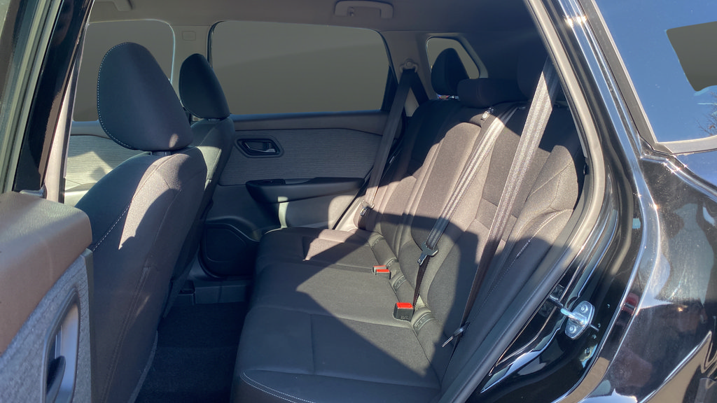 Used 2023 Nissan Rogue S FWD image 23