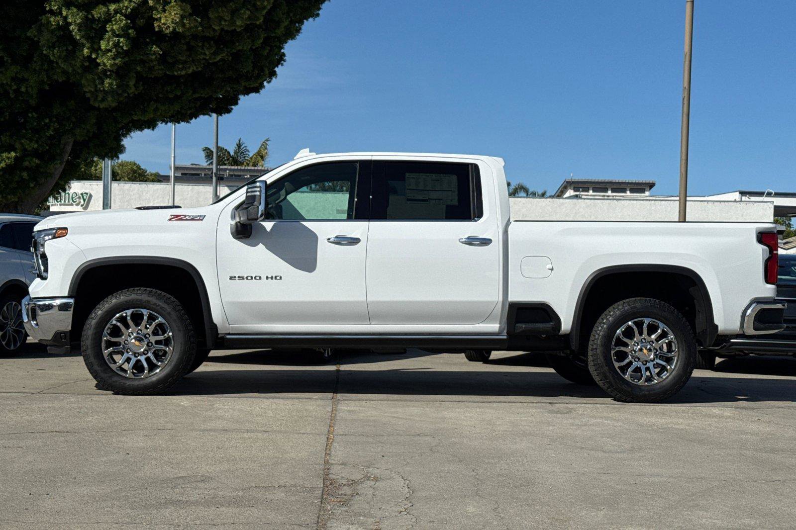 New 2026 Chevrolet Silverado 2500 LTZ w/ LTZ Premium Package AWD/4WD image 12