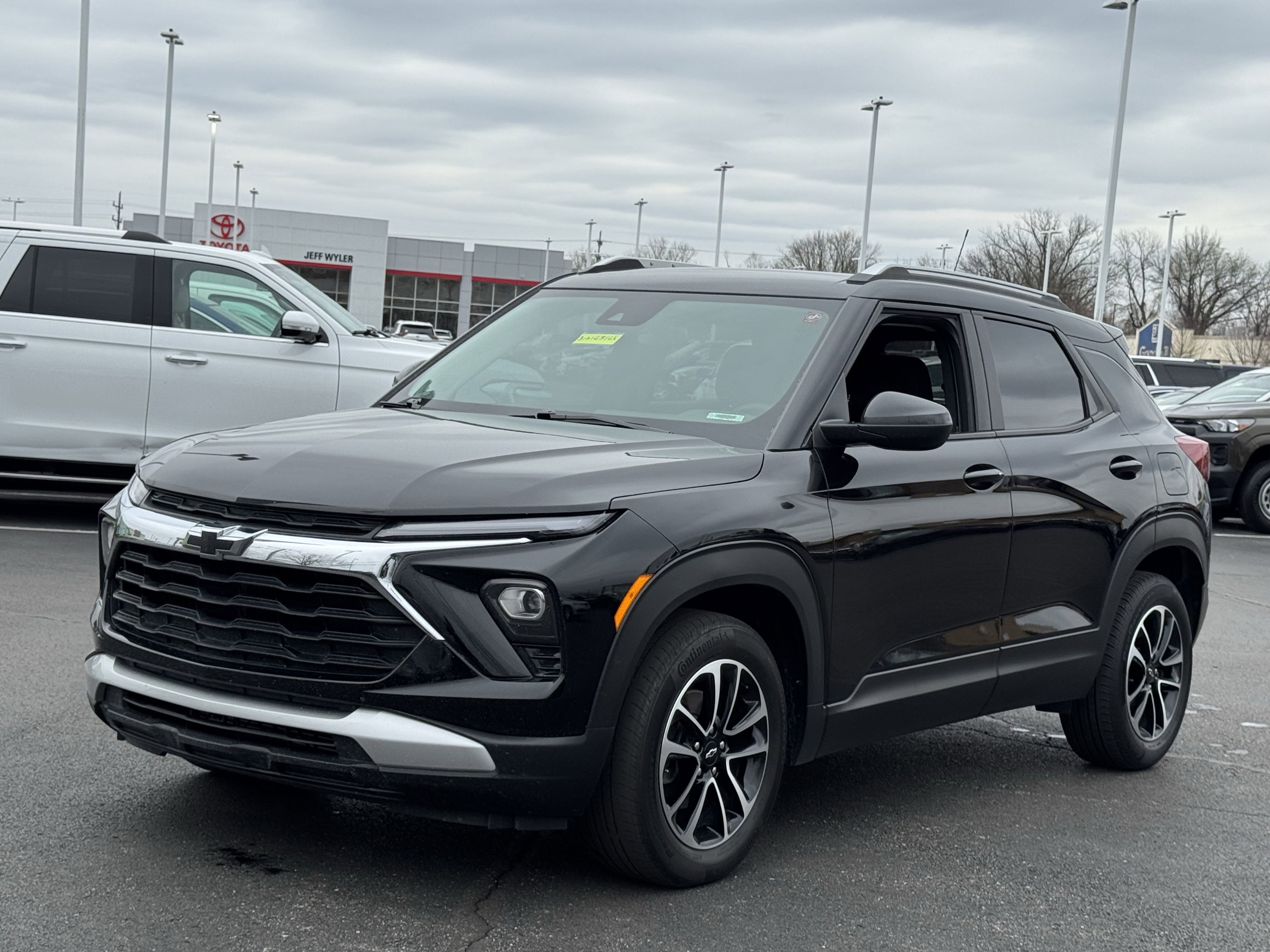 Used 2024 Chevrolet TrailBlazer LT w/ LT Cold Weather Package image 12