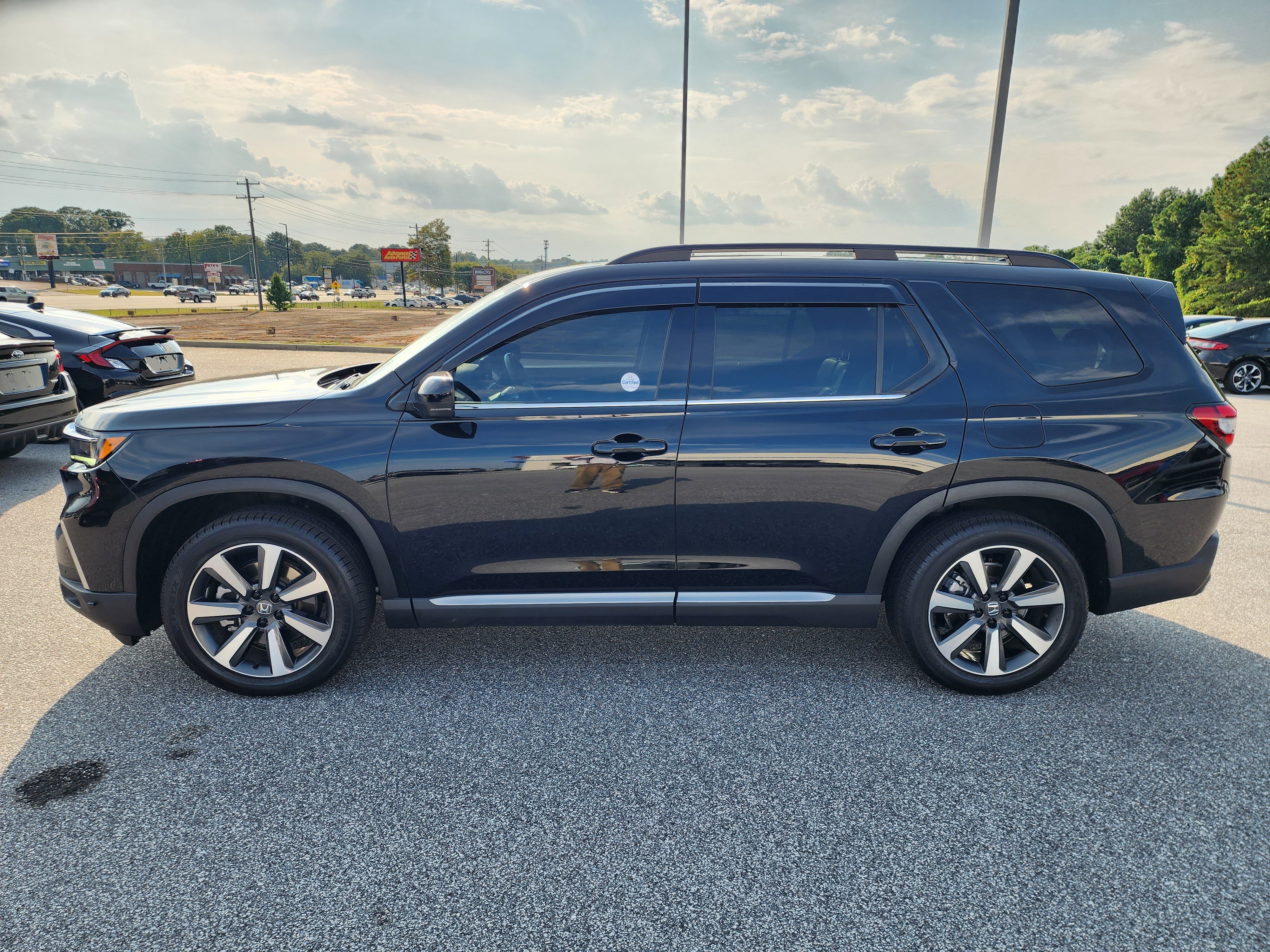 Used 2023 Honda Pilot Touring image 8