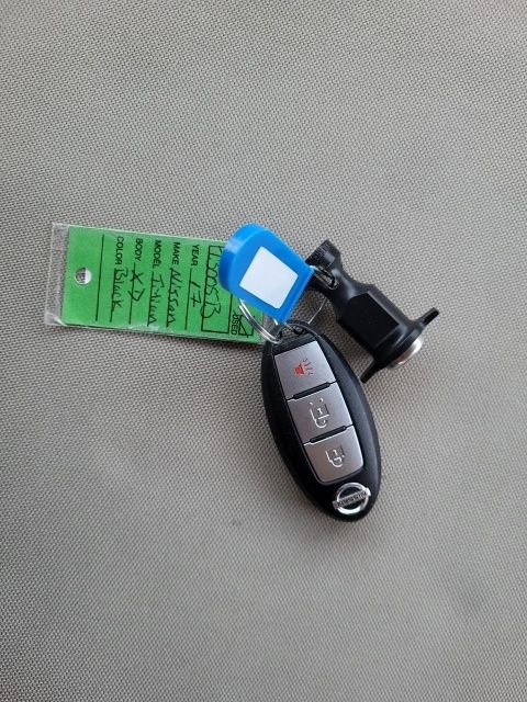 Used 2017 Nissan Titan SV image 20