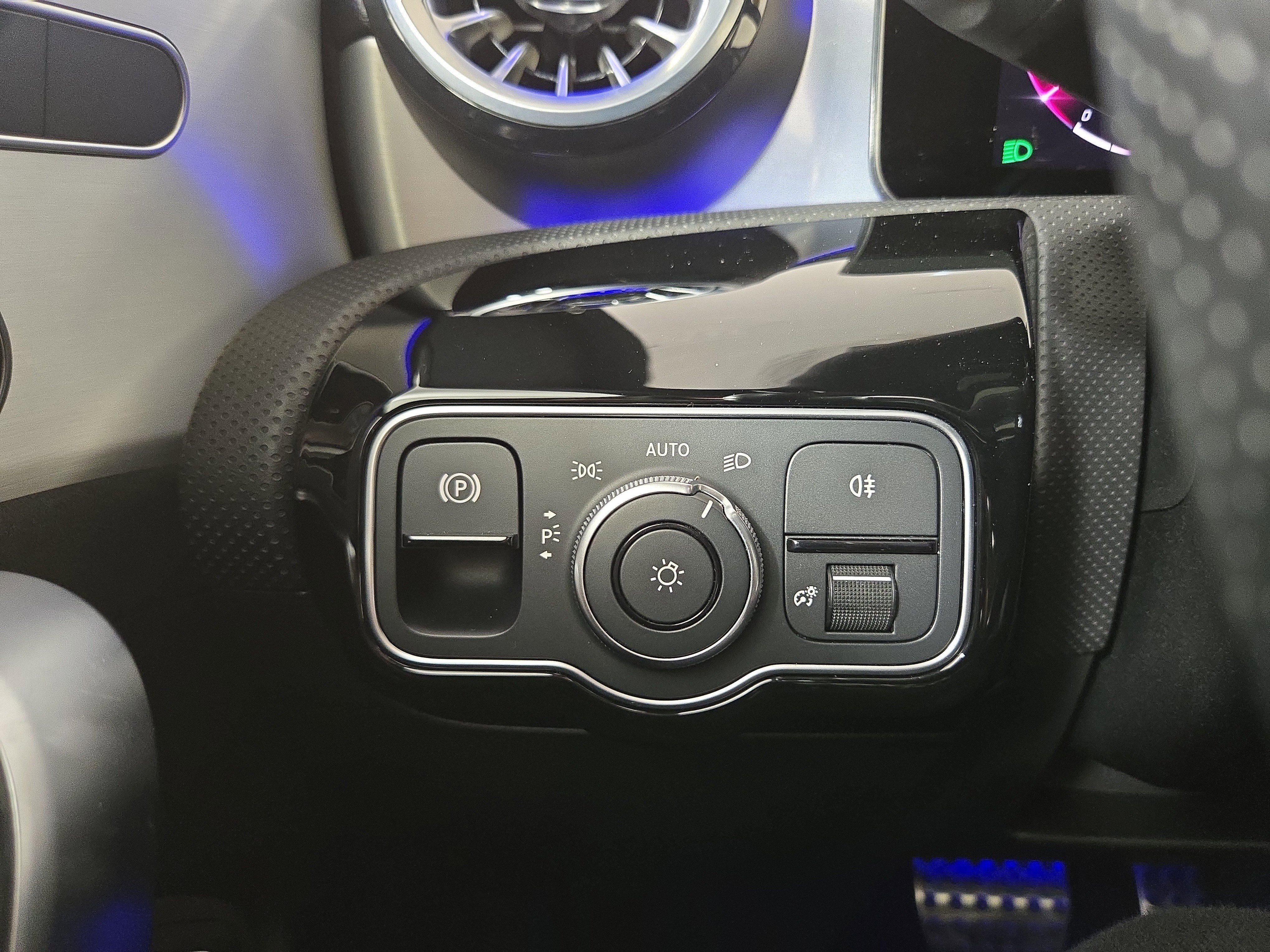 Used 2024 Mercedes-Benz CLA 250 4MATIC image 28