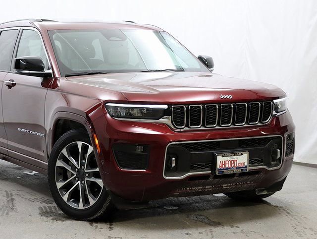 Used 2023 Jeep Grand Cherokee Overland w/ Luxury Tech Group IV AWD/4WD image 2