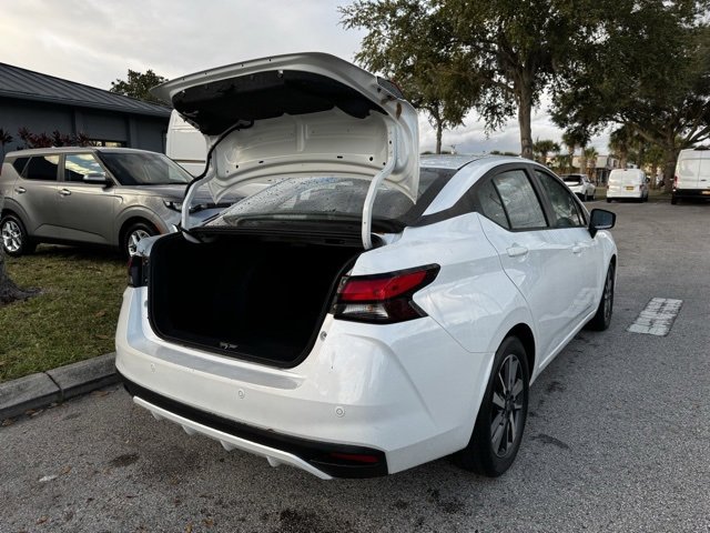 Used 2023 Nissan Versa SV image 17