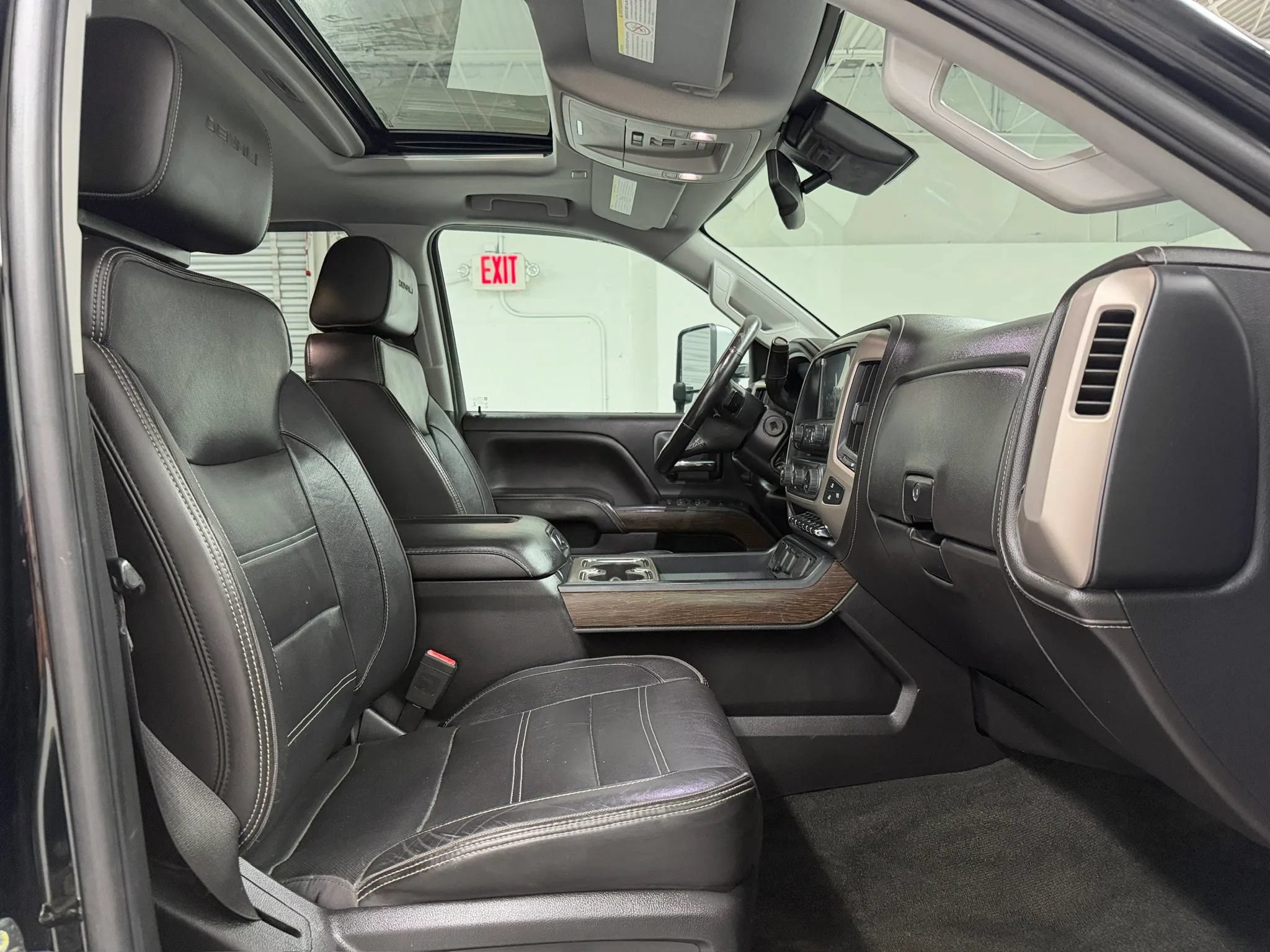 Used 2018 GMC Sierra 2500 Denali w/ Duramax Plus Package AWD/4WD image 61