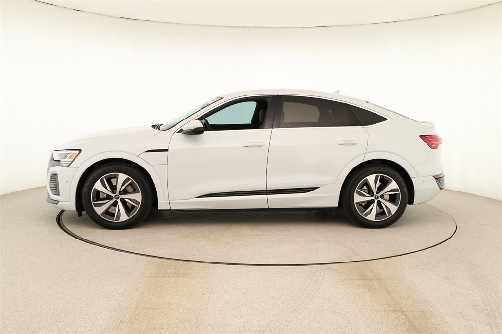 Used 2024 Audi Q8 e-tron Premium Plus w/ Premium Plus Package image 2