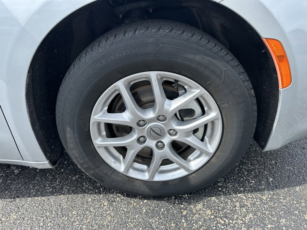 Used 2023 Chrysler Voyager LX image 33