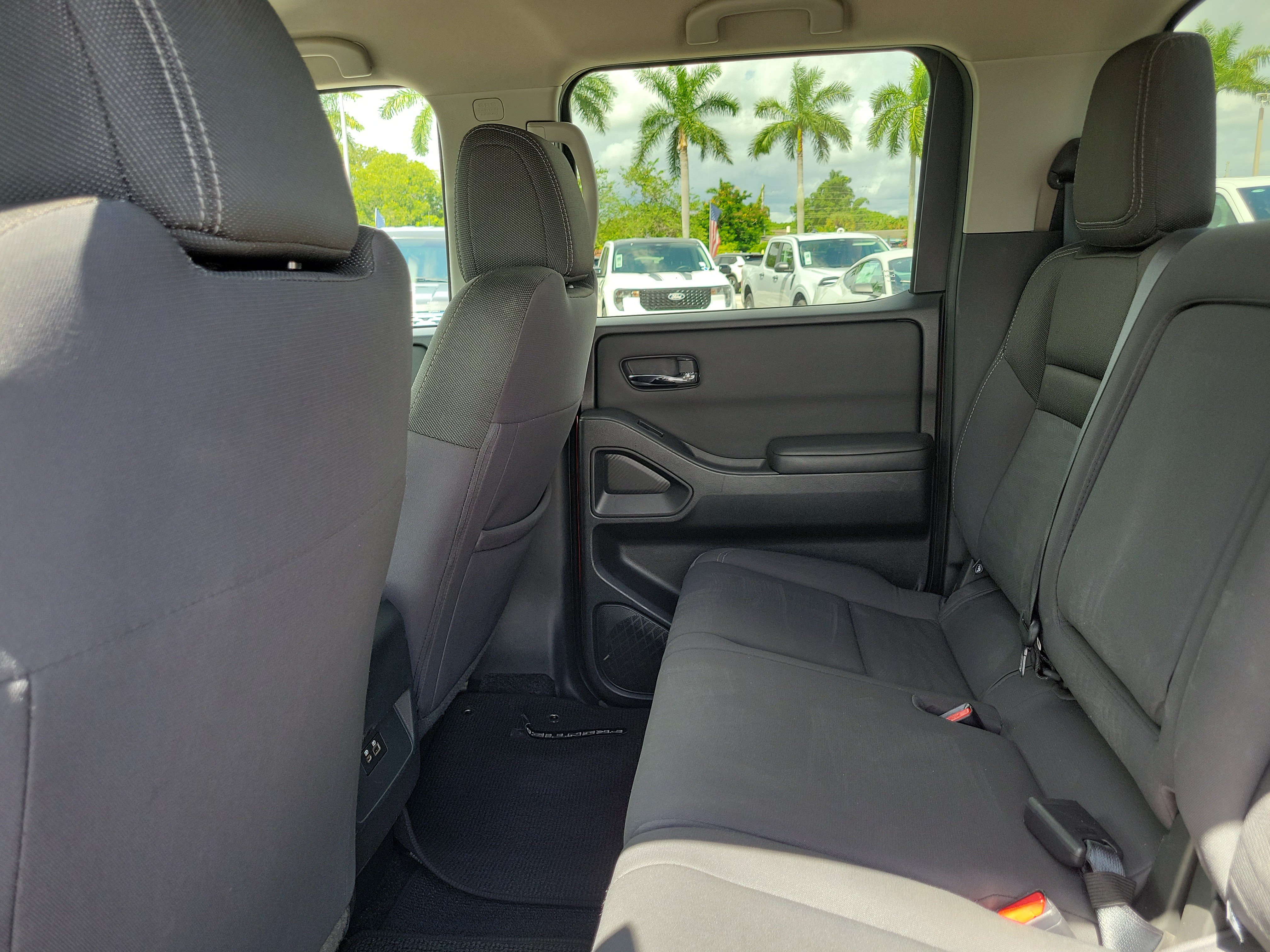 Used 2023 Nissan Frontier SV AWD/4WD image 18