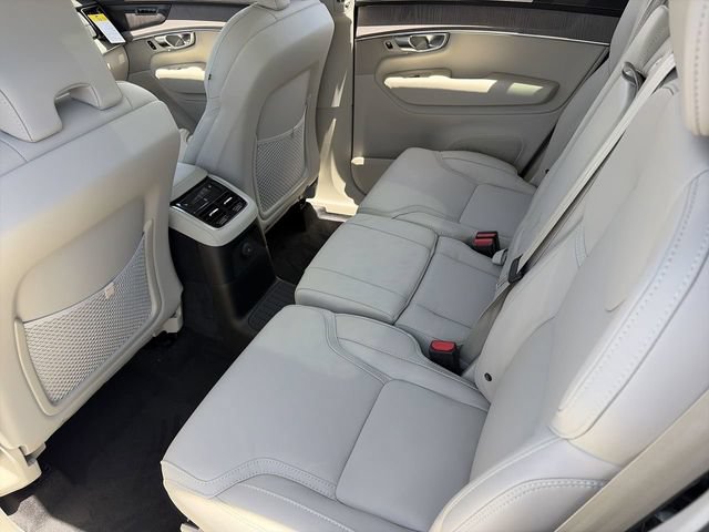 New 2026 Volvo XC90 T8 Ultra w/ Protection Package Premier AWD/4WD image 17