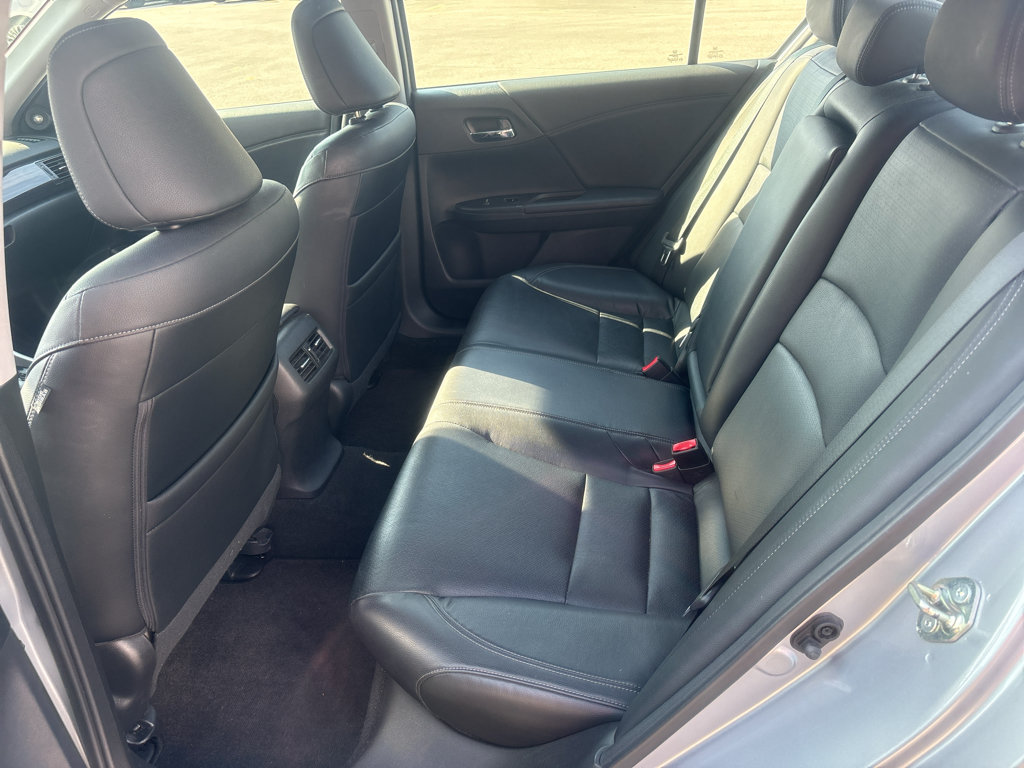 Used 2016 Honda Accord Touring image 12