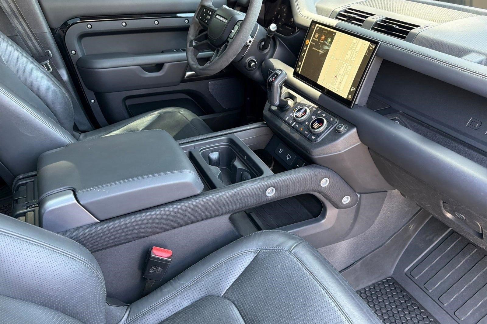 Used 2024 Land Rover Defender 110 V8 AWD/4WD image 34