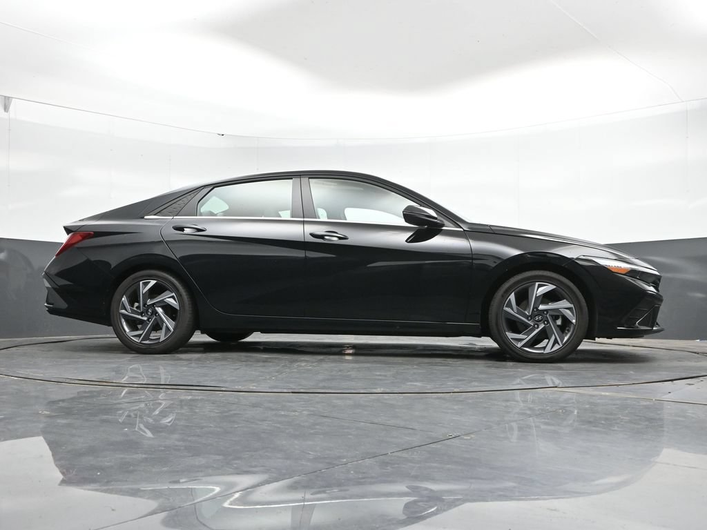 Certified 2026 Hyundai Elantra Limited w/ Cargo Package FWD image 43
