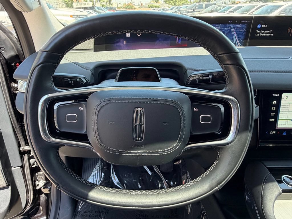 Used 2025 Lincoln Navigator Reserve AWD/4WD image 22