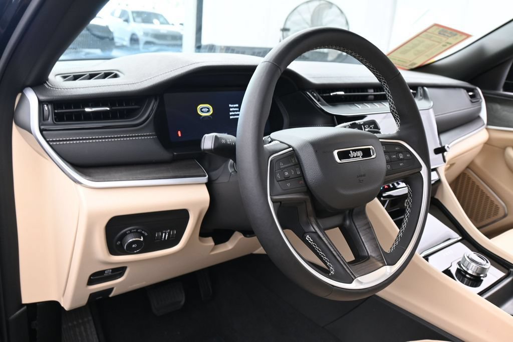 Used 2026 Jeep Grand Cherokee Limited RWD image 15