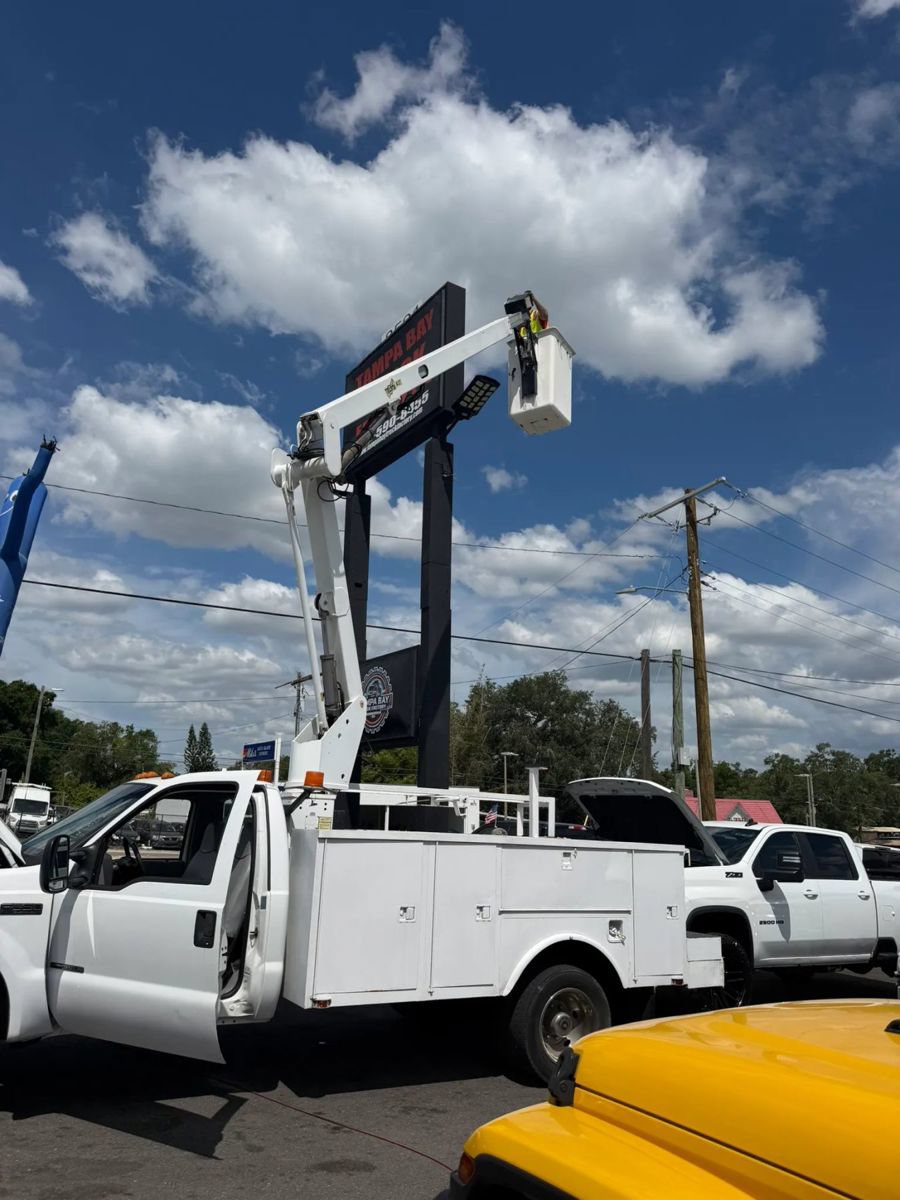 Used 2000 Ford F550 2WD Regular Cab Super Duty image 26