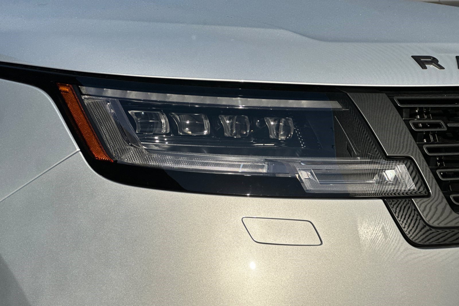 Used 2025 Land Rover Range Rover SE image 12