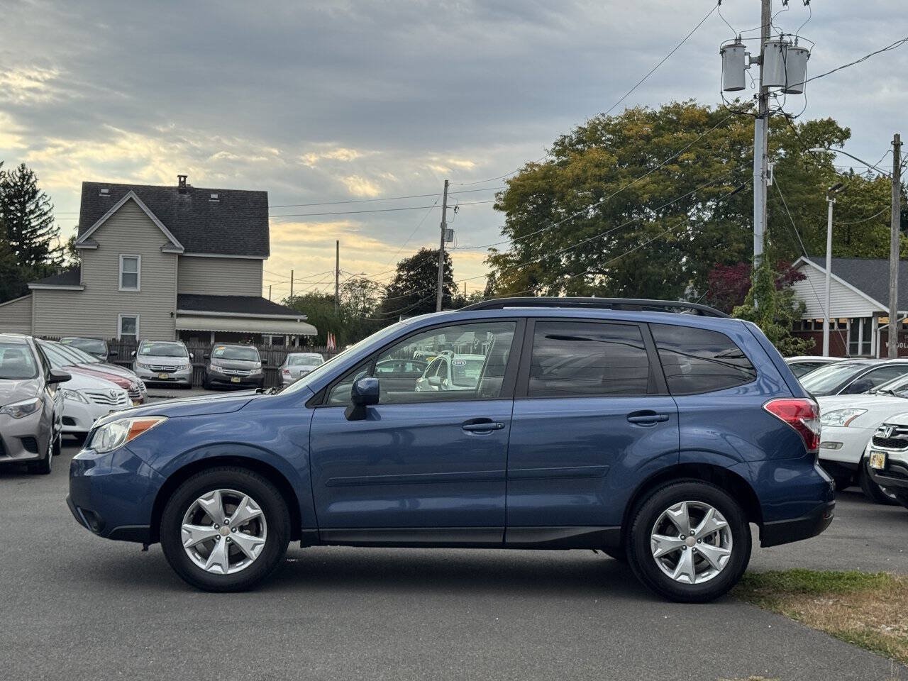 Used 2014 Subaru Forester 2.5i Premium w/ All-Weather Package AWD/4WD image 4