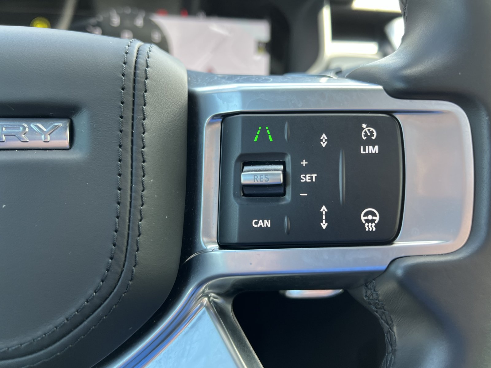 Used 2025 Land Rover Discovery Metropolitan Edition AWD/4WD image 19