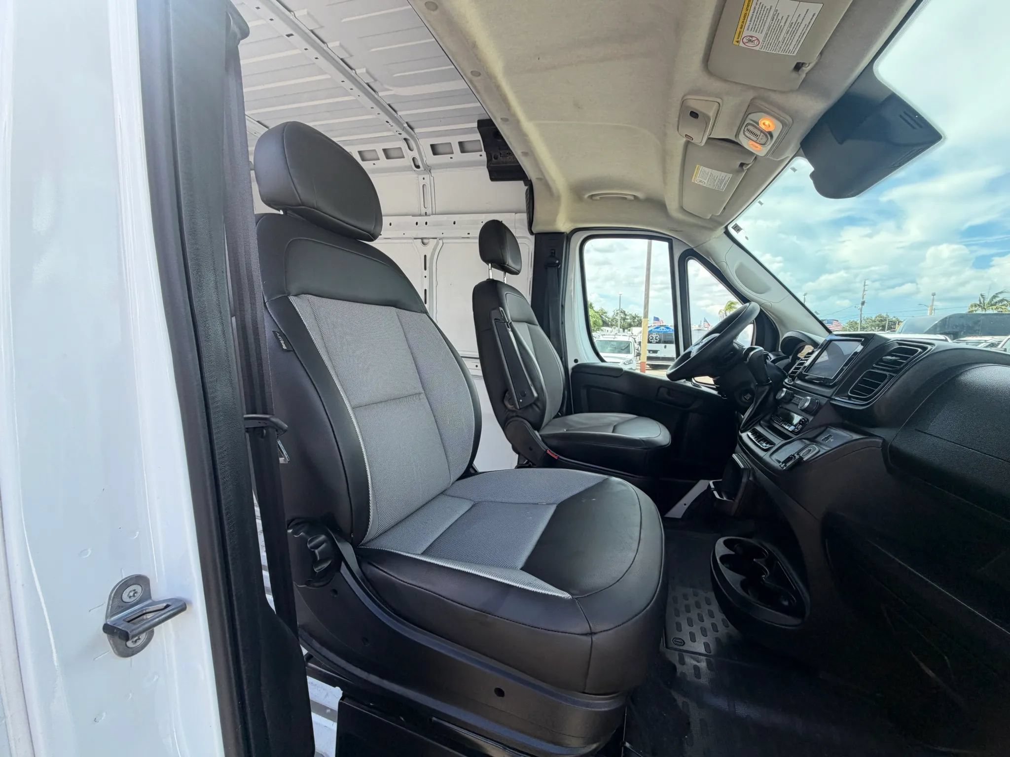 Used 2024 RAM ProMaster 2500 159 High Roof w/ Convenience Group FWD image 17