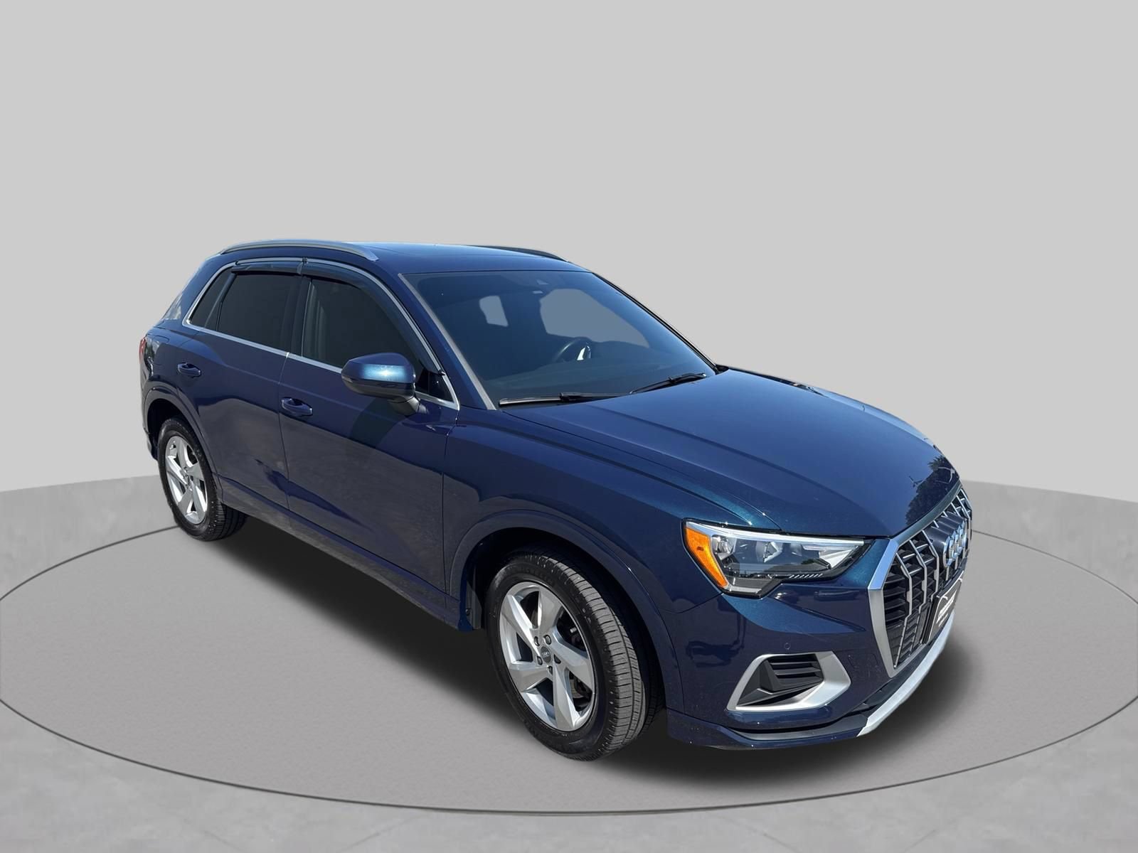 Used 2020 Audi Q3 2.0T Premium w/ Convenience Package AWD/4WD image 3