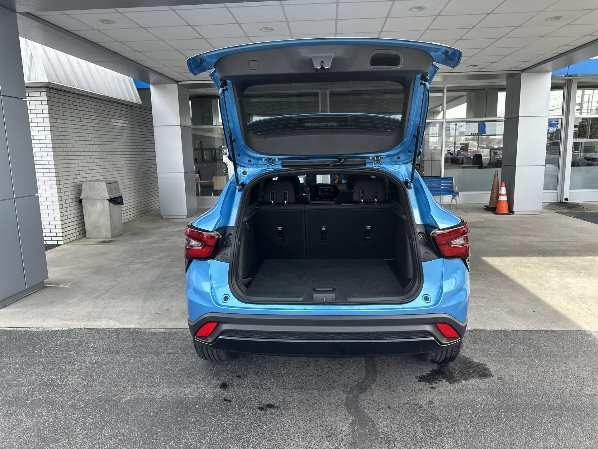Used 2026 Chevrolet Trax RS w/ Sunroof Package FWD image 23