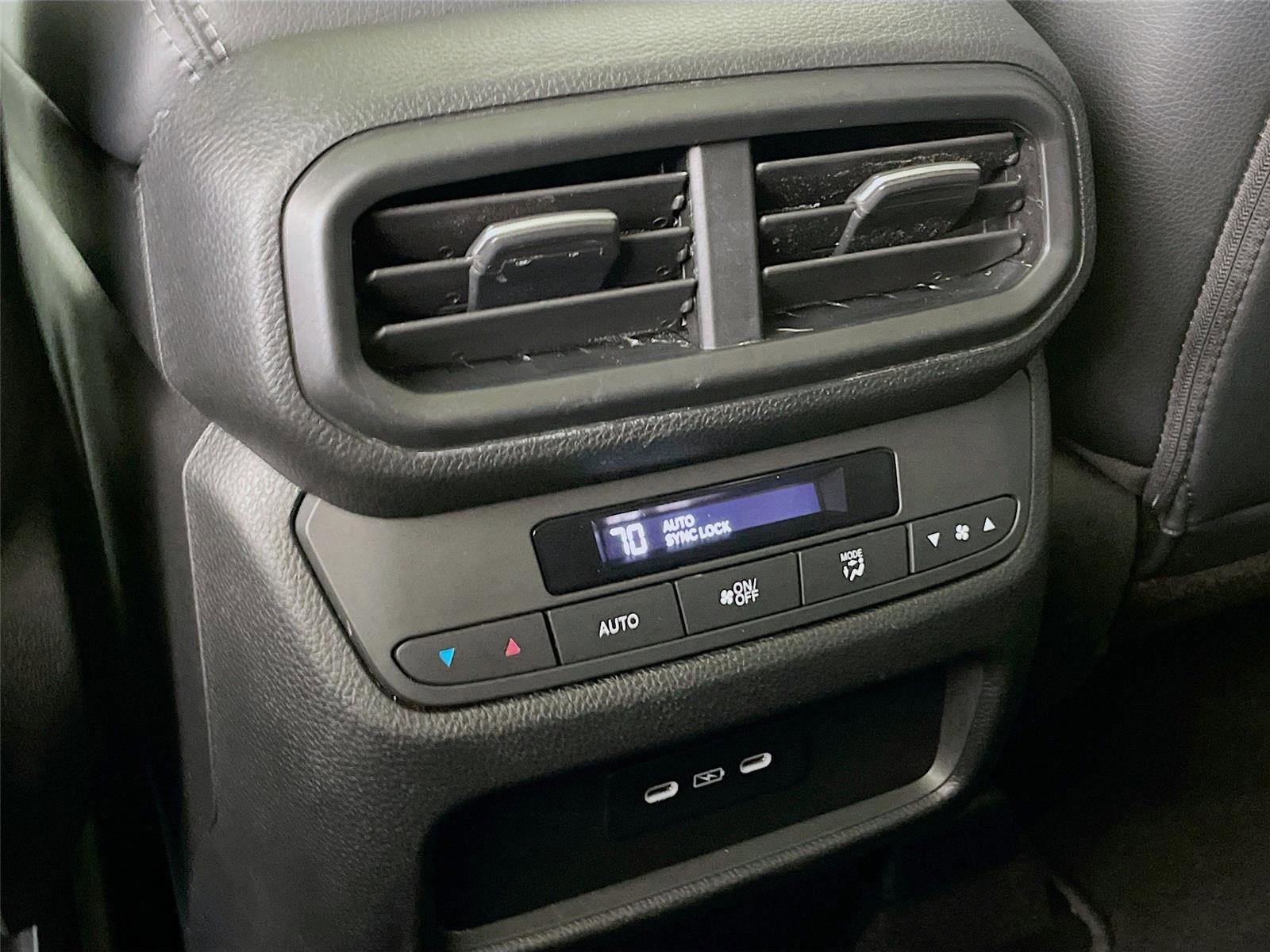 Used 2025 Honda Pilot Touring image 32