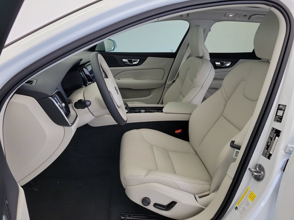New 2026 Volvo V60 B5 Cross Country Plus w/ Climate Package AWD/4WD image 18