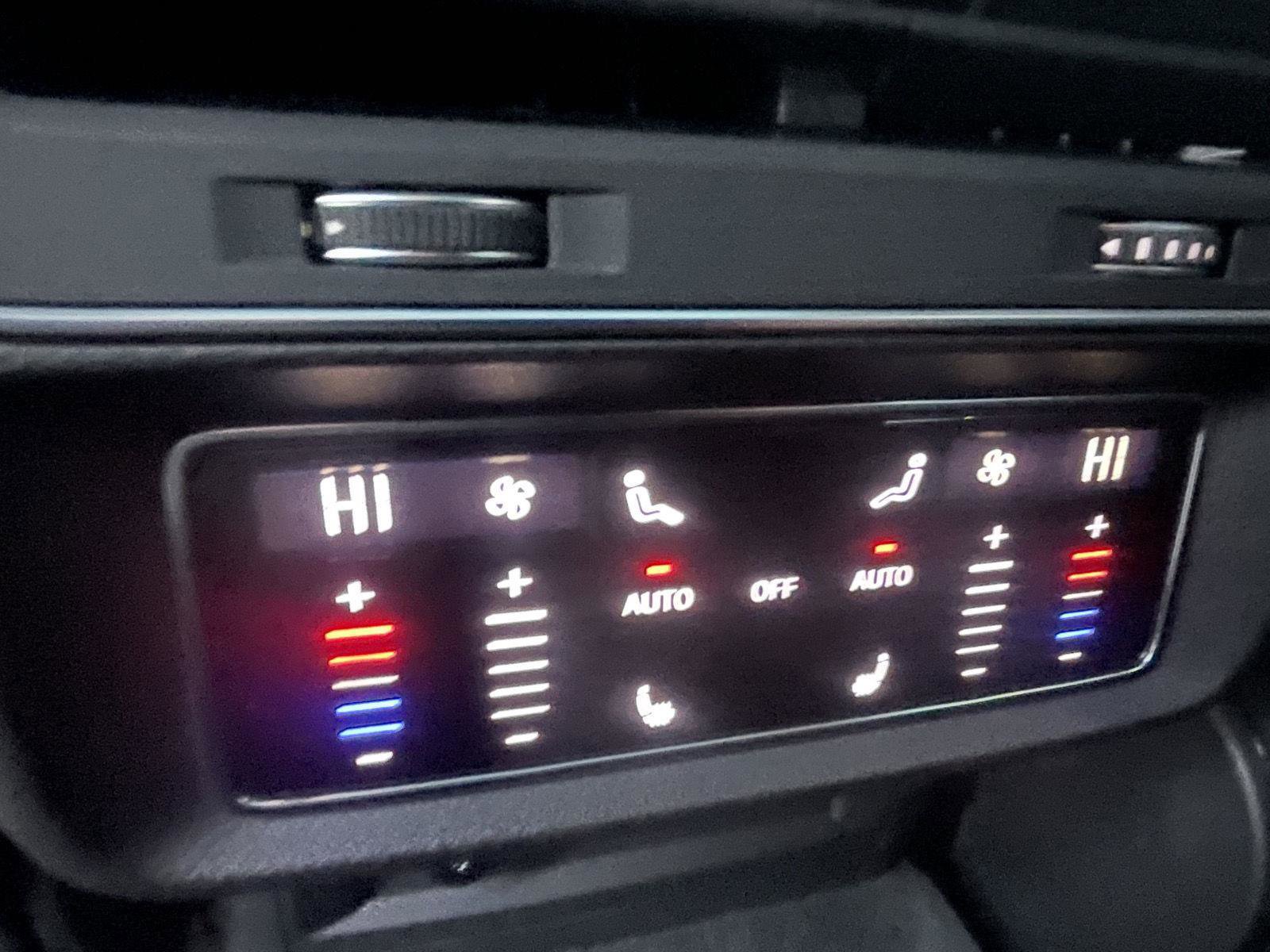 Used 2025 Audi Q8 Prestige w/ Prestige Package image 15