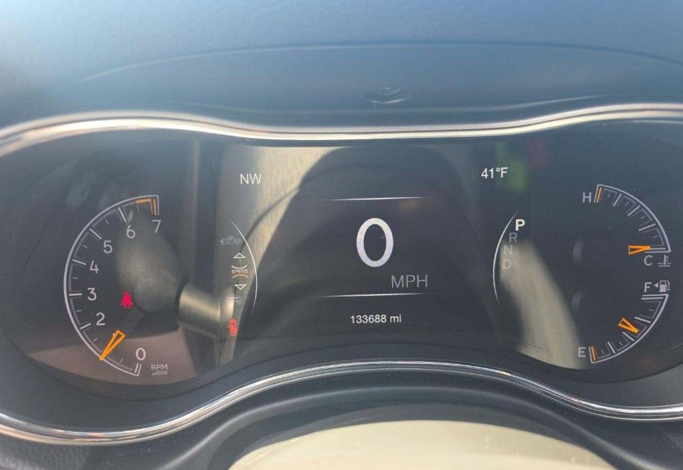 Used 2019 Jeep Grand Cherokee Altitude AWD/4WD image 10