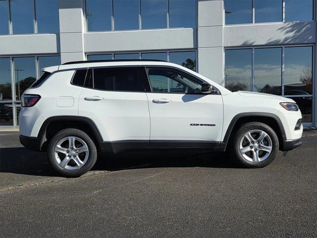 Certified 2024 Jeep Compass Latitude image 3