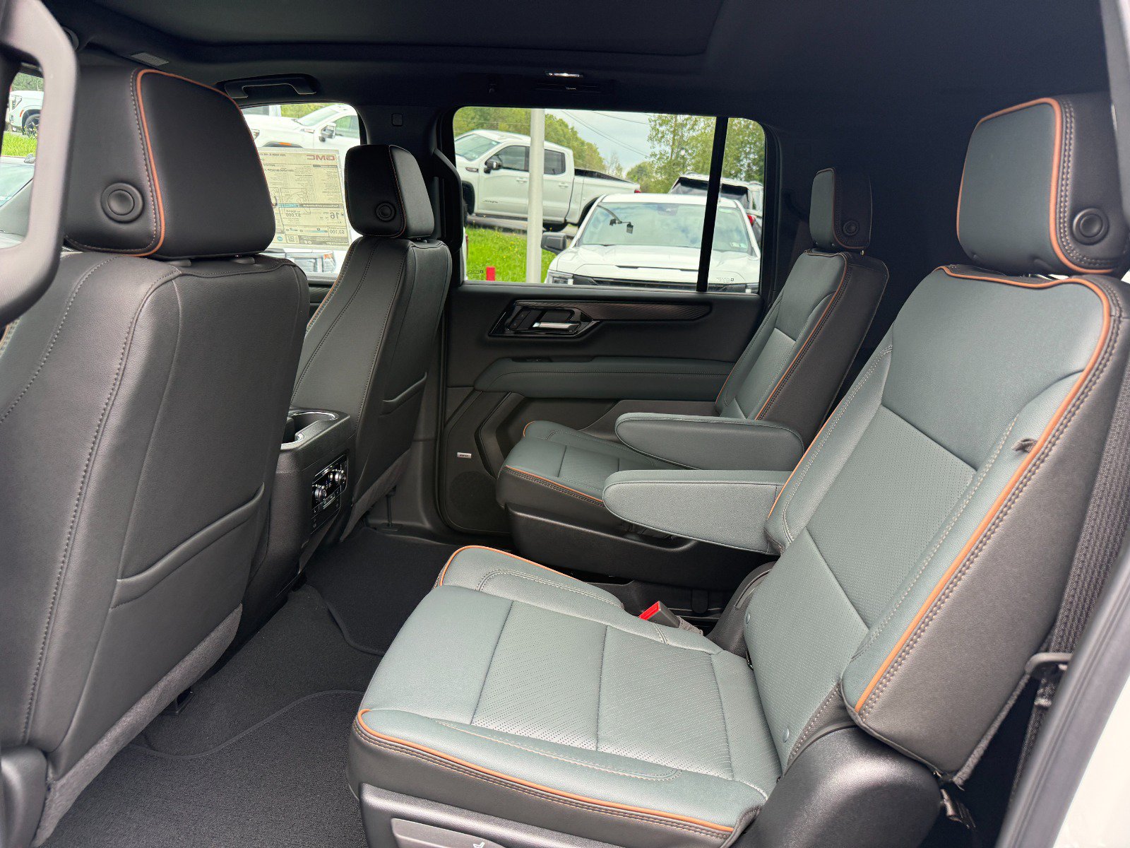 New 2026 GMC Yukon XL AT4 AWD/4WD image 17