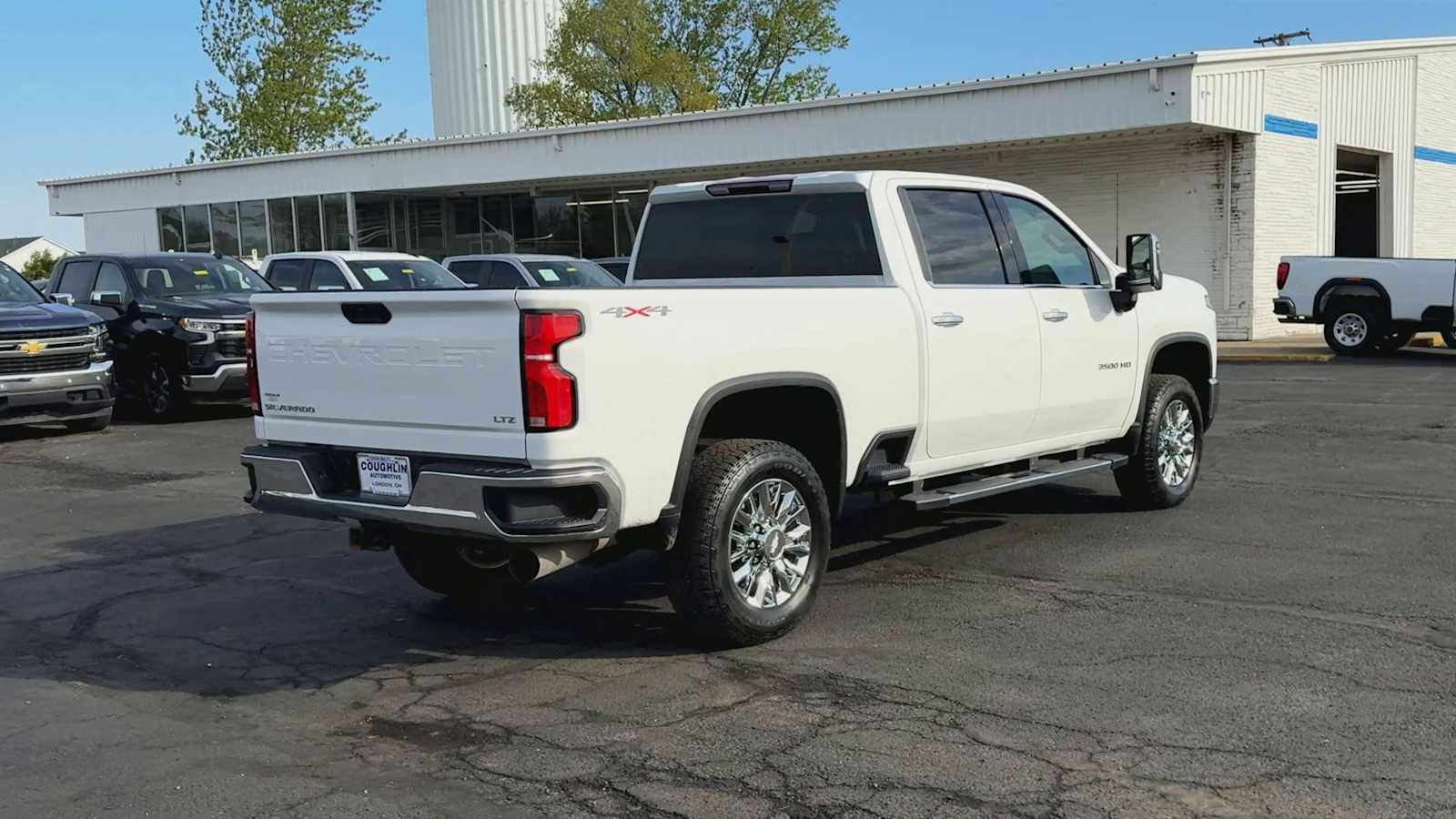 Used 2025 Chevrolet Silverado 3500 LTZ w/ LTZ Convenience Package AWD/4WD image 8