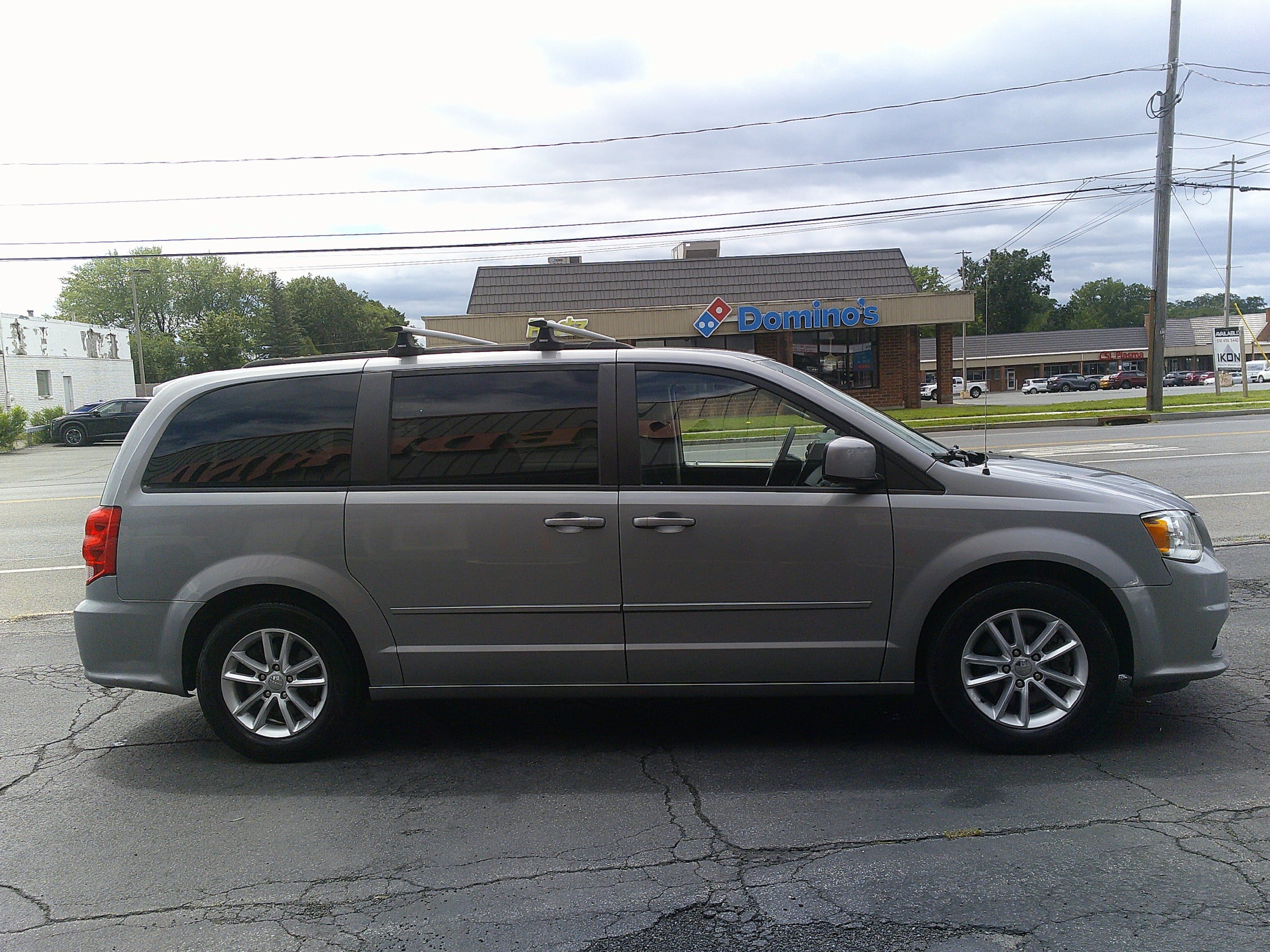 Used 2016 Dodge Grand Caravan SXT FWD image 12