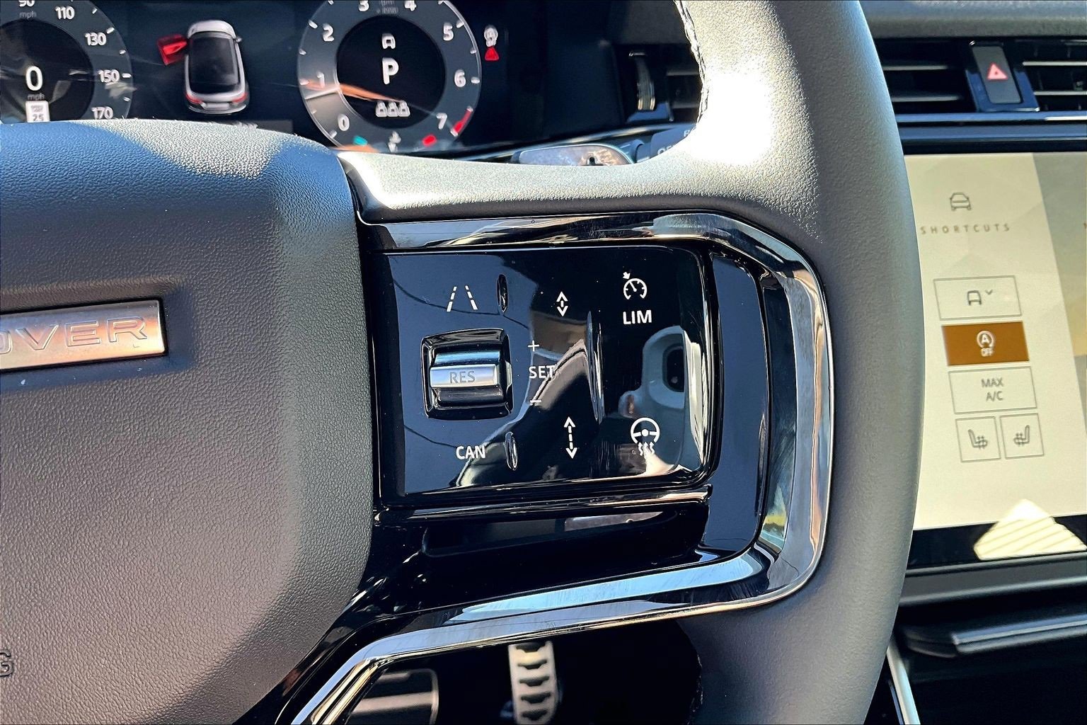 Used 2025 Land Rover Range Rover Evoque Dynamic SE image 19