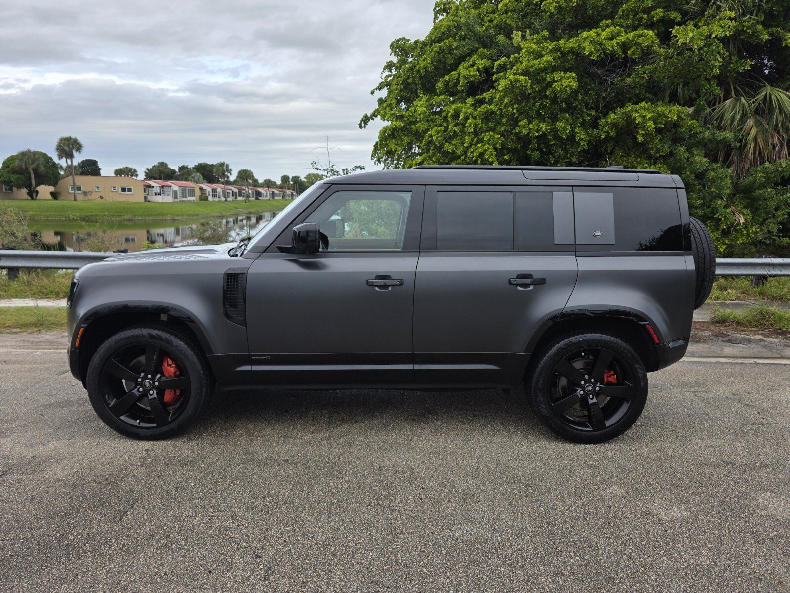 Used 2023 Land Rover Defender 110 X AWD/4WD image 7