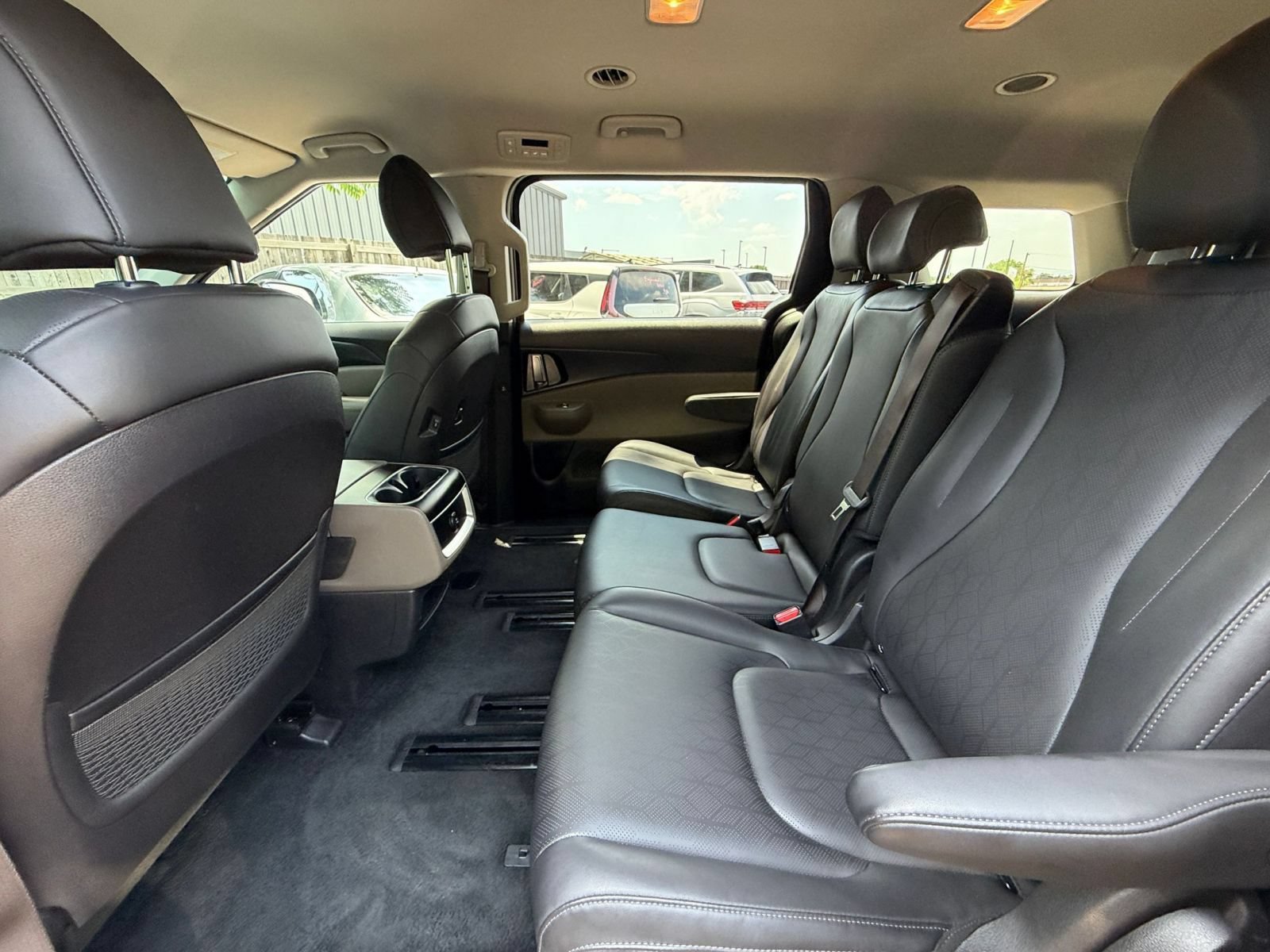 Used 2026 Kia Carnival FWD image 20